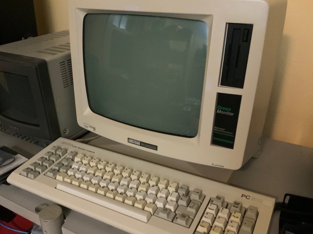Amstrad PCW 8256 at rest