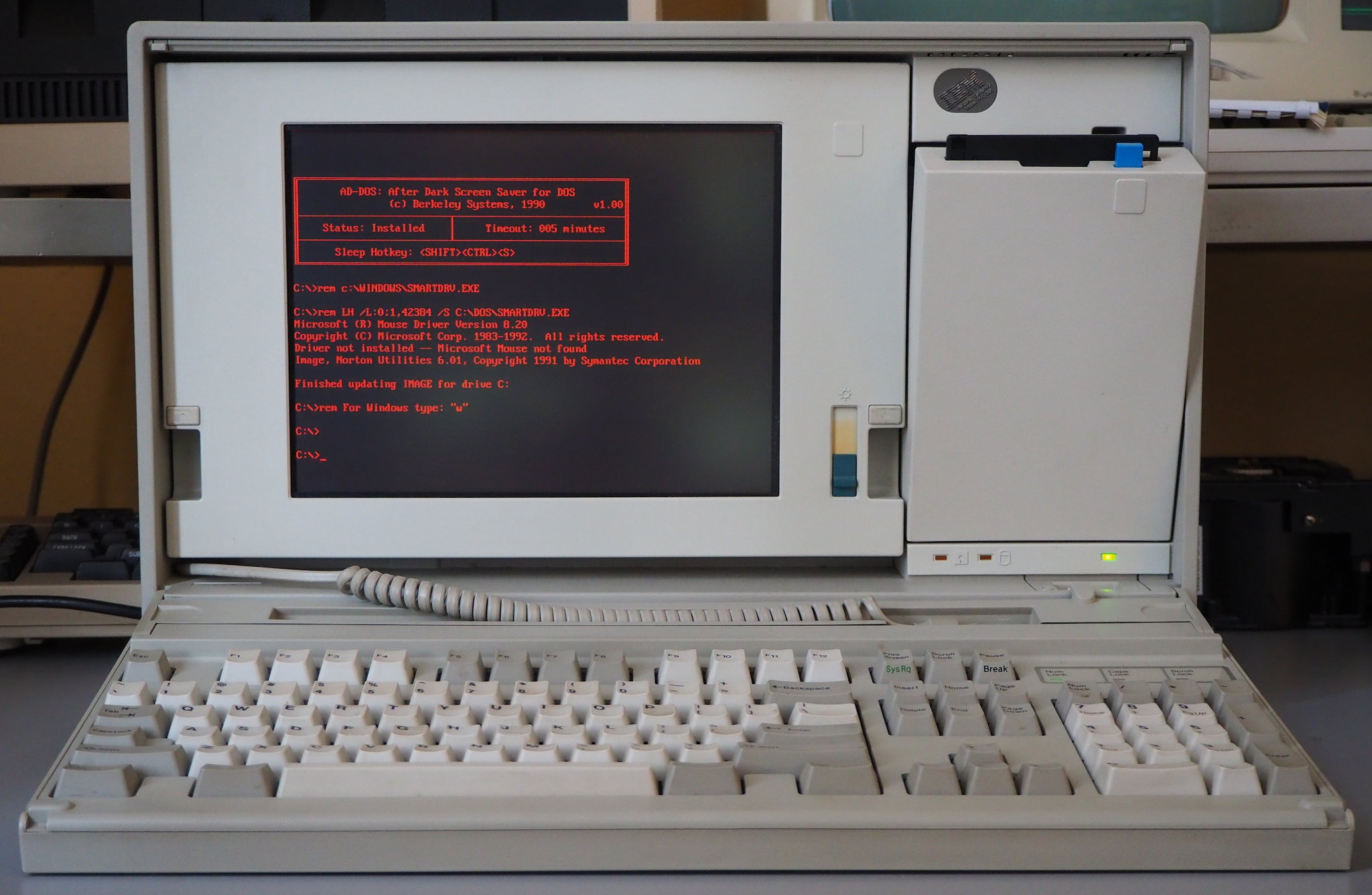 IBM Personal System/2 model P70 booted from ESDI hard drive into MS-DOS